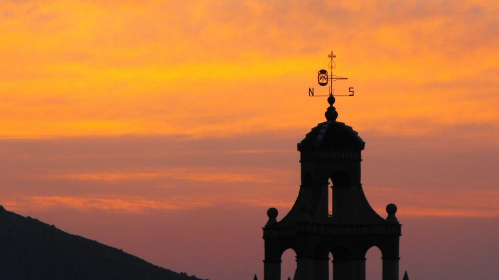 Vistas de Sagra. Detall campanar