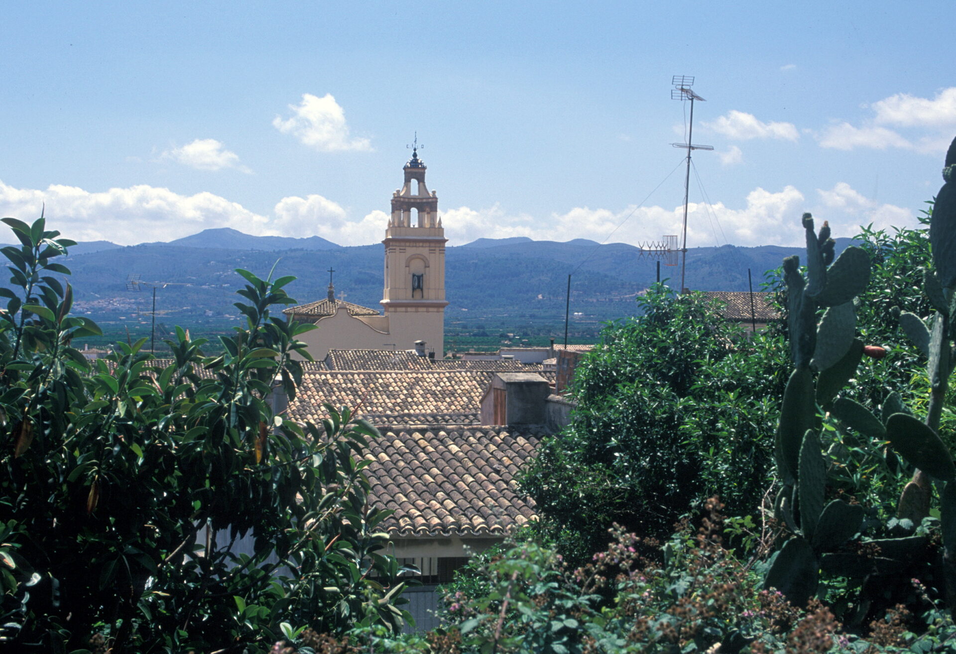 Vista campanar de la esglesia